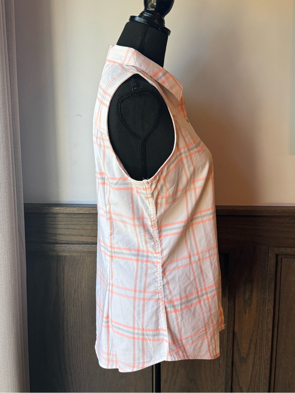 Columbia PFG White and Peach Plaid Sleeveless Button-Down Shirt medium - Picture 6 of 8